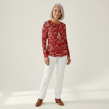 Caroline – Rotes Weihnachtsoberteil mit weißen Motiven