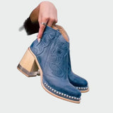 Botas de cuero con bordados
