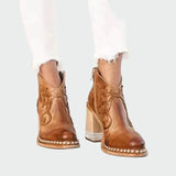 Botas de cuero con bordados