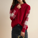 Julie | Strickpullover mit Kapuze in Zopfmuster