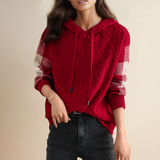 Julie | Strickpullover mit Kapuze in Zopfmuster