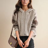 Julie | Strickpullover mit Kapuze in Zopfmuster