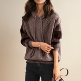 Julie | Strickpullover mit Kapuze in Zopfmuster